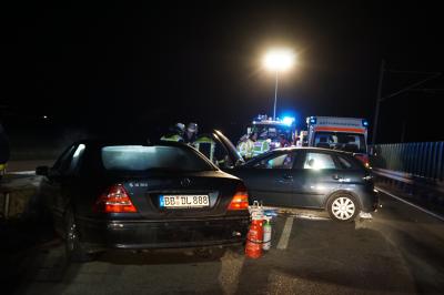 Renningen: Alkoholisierter Fahrer hebt ab und kracht in Gegenverkehr - 2 Verletzte